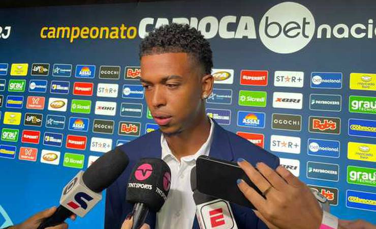 Carlinhos diz que ainda não contou à mãe do acerto com o Flamengo e apoia Gabigol: "É craque"