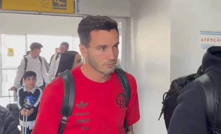 Saúl desembarca em Caxias do Sul e deve ser titular do Flamengo contra o Juventude