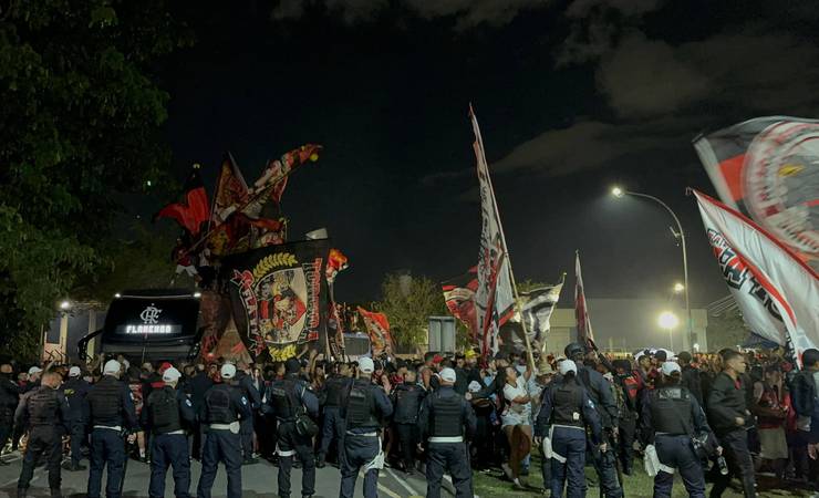 Embarque do Flamengo para a Copa do Mundo de Clubes termina em confusão com bombas e gás de pimenta