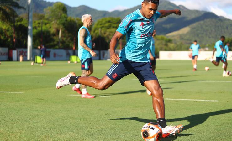Médico libera dois jogadores para o clássico e atualiza situação dos lesionados do Flamengo