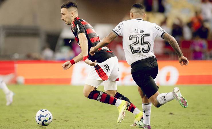 Ortiz não se preocupa com vantagem do Palmeiras sobre Flamengo antes de confronto direto: "Campeonato é longo"