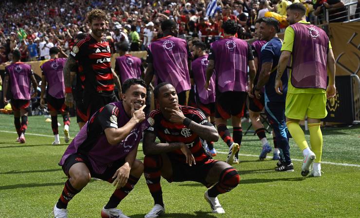 Wallace Yan repete Adílio no Flamengo, vai emoldurar camisa e sonha alto na Copa: "Não tem nenhum monstro"