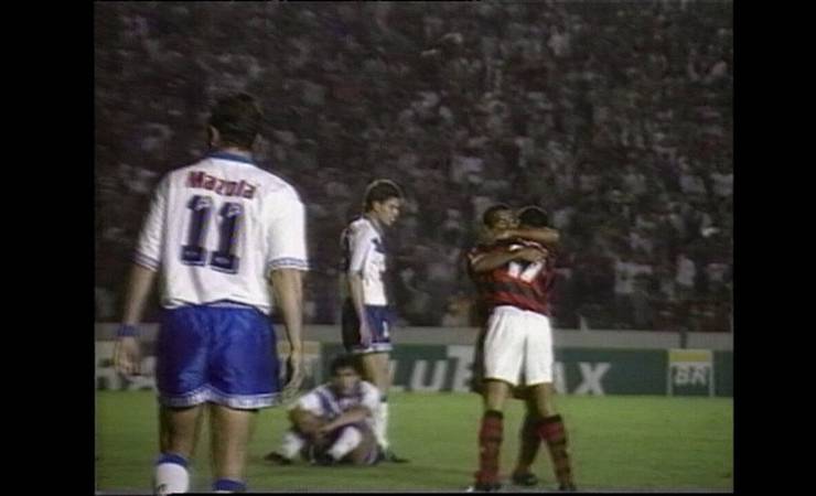 Única vitória oficial do Flamengo em Uberlândia teve pancadaria e gols de Romário e Edmundo; vídeo