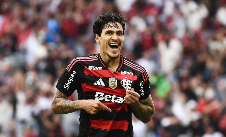 Flamengo vence Sport, assume liderança do Brasileirão e foca na Libertadores