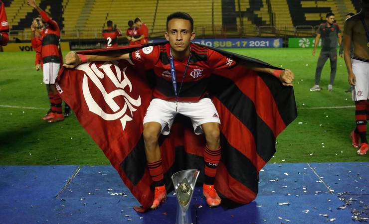 Matheus Gonçalves se despede do Flamengo e é vendido ao Al-Ahli por 8 milhões de euros