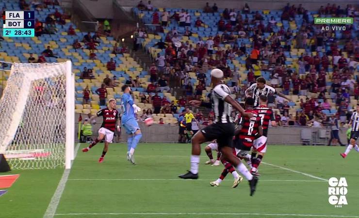 Em luto pela mãe, Varela entrega tudo e salva o Flamengo em cima da linha: "Comemorei como se fosse gol"