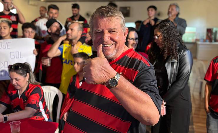 Vascaíno na torcida para o Flamengo, pai de Jorginho veste a camisa do rival: “Até ele sair de lá”