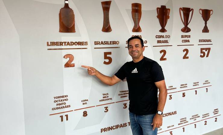Técnico campeão da Libertadores Sub-20 se surpreende com demissão no Flamengo: "Sem justificativa"