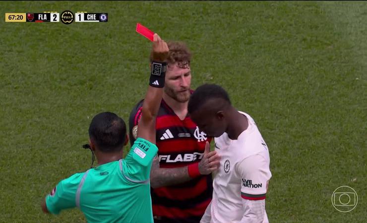 Atacante do Chelsea fica quatro minutos em campo e é expulso contra o Flamengo