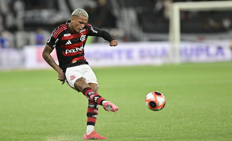Wesley, do Flamengo, reage à convocação para seleção brasileira; veja vídeos