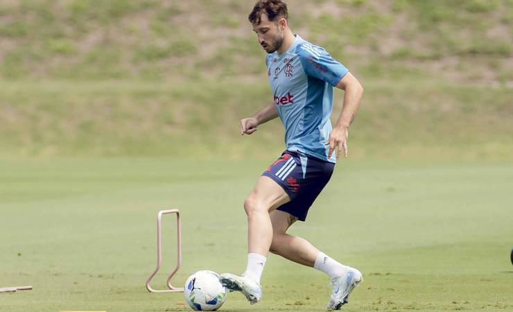 Viña progride em recuperação, faz uma parte das atividades com o grupo e fica perto do retorno pelo Flamengo