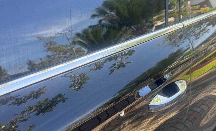 Veja como ficou o carro de Rossi, do Flamengo, após ser atingido por tiros em tentativa de assalto