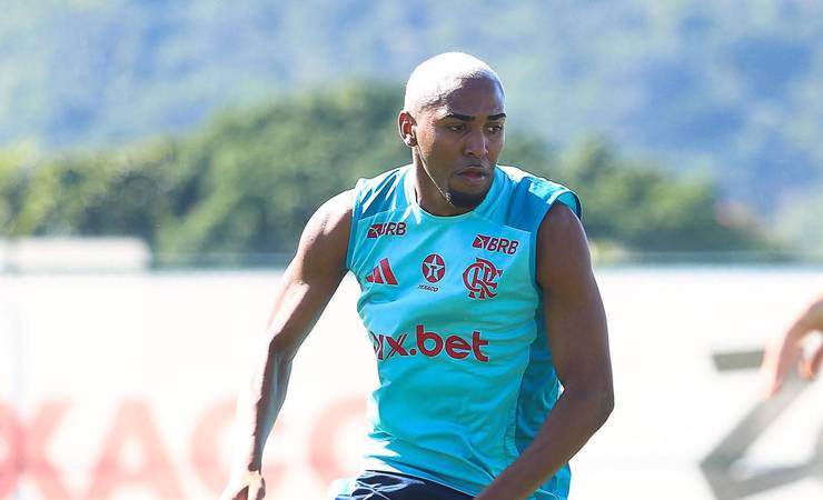 Fora da Copa de Clubes, Lorran se destaca com dribles em treino da base do Flamengo; veja vídeo