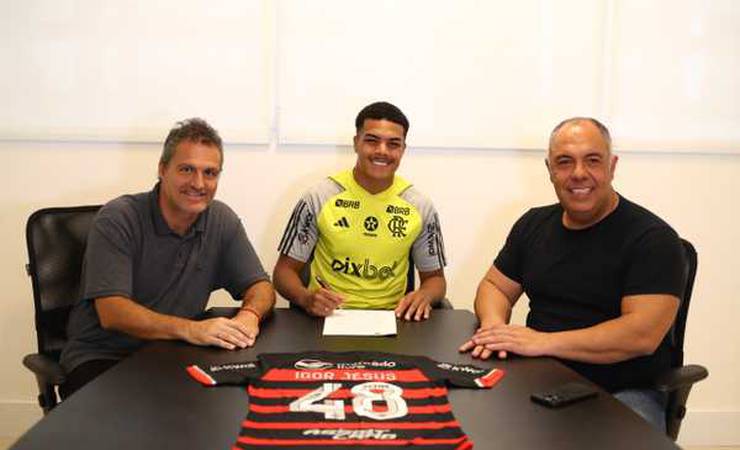 Flamengo renova contrato com Igor Jesus até o fim de 2027