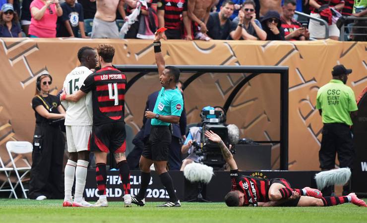 Atacante do Chelsea pega dois jogos de suspensão por expulsão contra Flamengo na Copa de Clubes