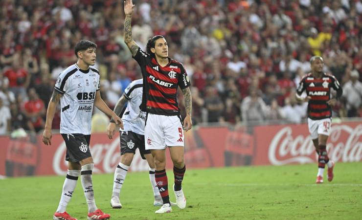 Vídeo: do aquecimento ao primeiro toque na bola, veja como foi a volta de Pedro ao Flamengo