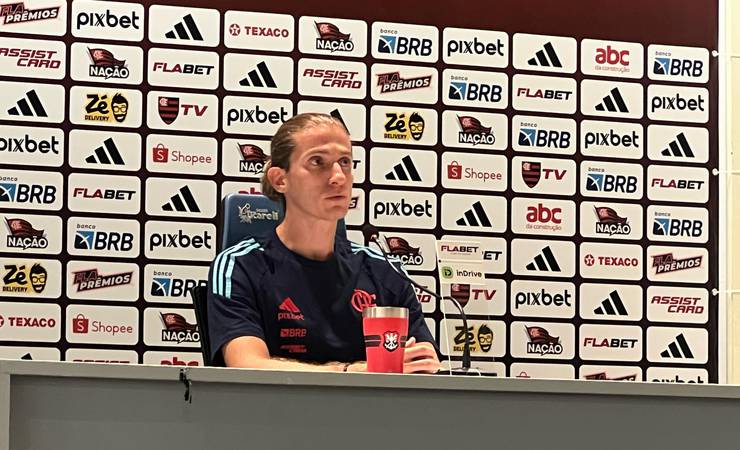 Filipe Luís exalta Pedro após goleada do Flamengo: "Jogador de Copa do Mundo"
