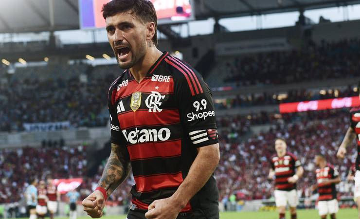 Flamengo intensifica negociações e mira renovação de Arrascaeta até 2029
