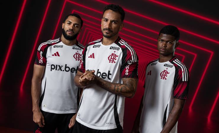 Flamengo lança novo uniforme para a temporada 2025; veja fotos