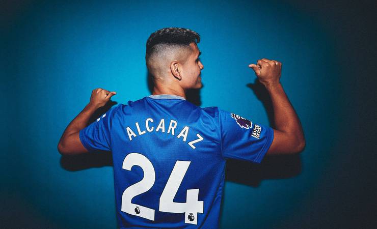 Alcaraz não bate meta no Everton, mas clube inglês segue interessado em comprá-lo do Flamengo; entenda
