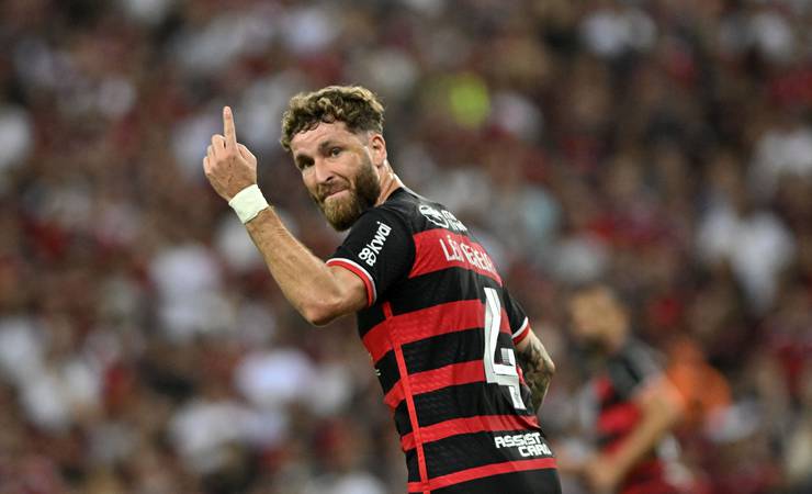 "Melhor zagueiro do Brasil", Léo Pereira muda status no Flamengo e faz Filipe Luís cogitar trio na zaga