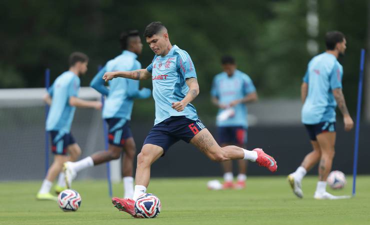 Flamengo enfrenta Grêmio sem Alex Sandro e intensifica disputa na lateral esquerda