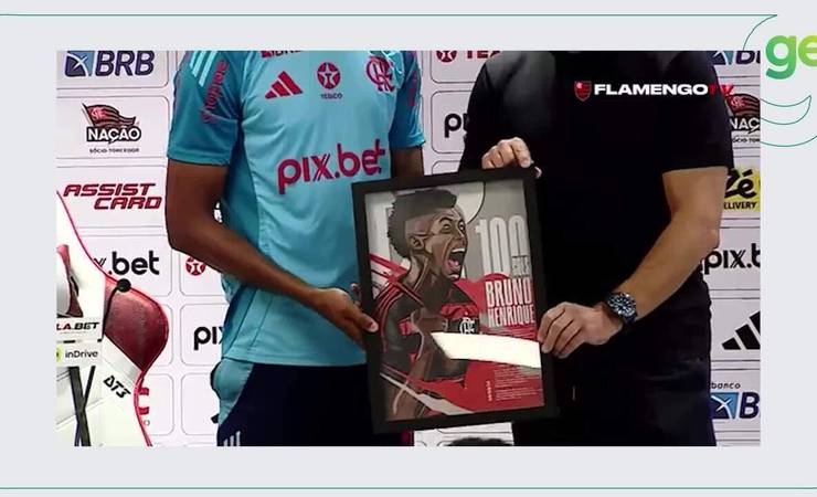 Bruno Henrique chora ao ser homenageado pelos 100 gols pelo Flamengo: "É para poucos"