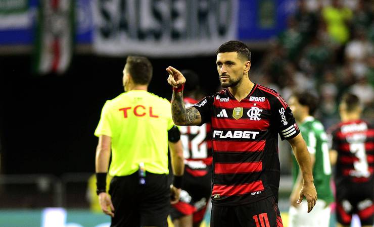 Arrascaeta vê pênalti justo em Palmeiras x Flamengo: "Eu ficaria sozinho na cara do gol"
