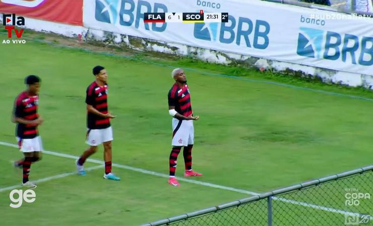 À espera de propostas, Lorran volta a jogar pelo sub-20 do Flamengo e faz gol e assistência; veja vídeo
