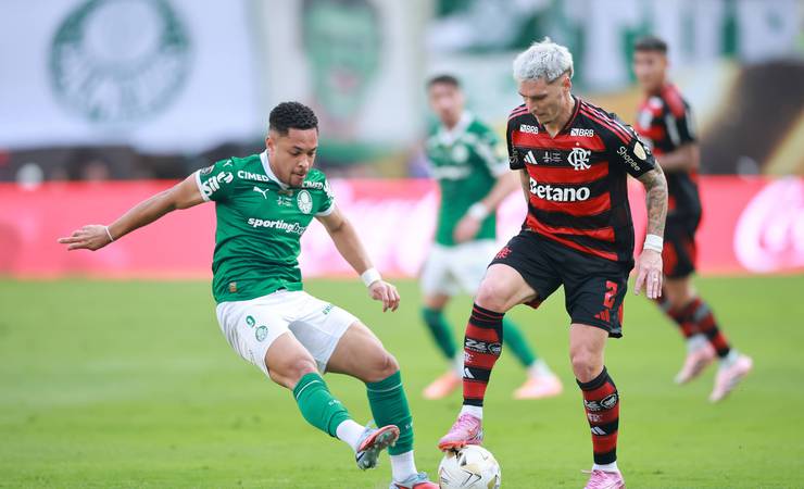 Varela brilha na final, e Flamengo conquista tetracampeonato da Libertadores