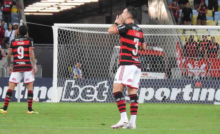 Das mãos à cabeça aos punhos para a família: ge cola em Léo Ortiz na estreia pelo Flamengo; vídeo
