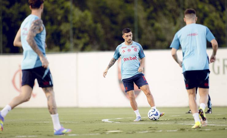 Calendário pesa cedo e aumenta urgência por reforços; Flamengo define prioridades