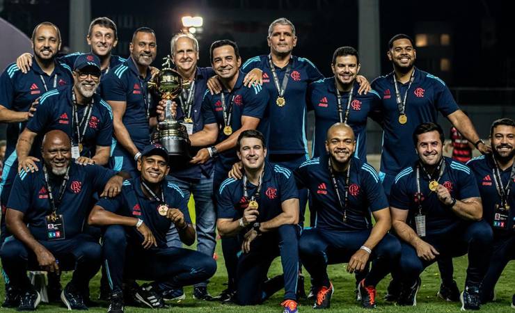Técnico campeão da Libertadores Sub-20 se reapresenta ao Flamengo com parabéns de Filipe Luís e futuro indefinido