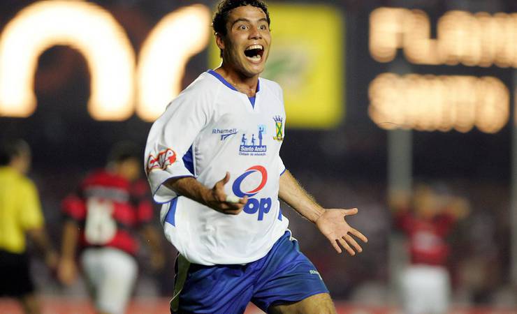 Athirson revela que jogou machucado na final da Copa do Brasil de 2004 contra o Santo André