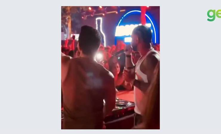 Em festa no Rio, Gabigol canta ao lado de DJ rubro-negro: "Vamos, Flamengo..."
