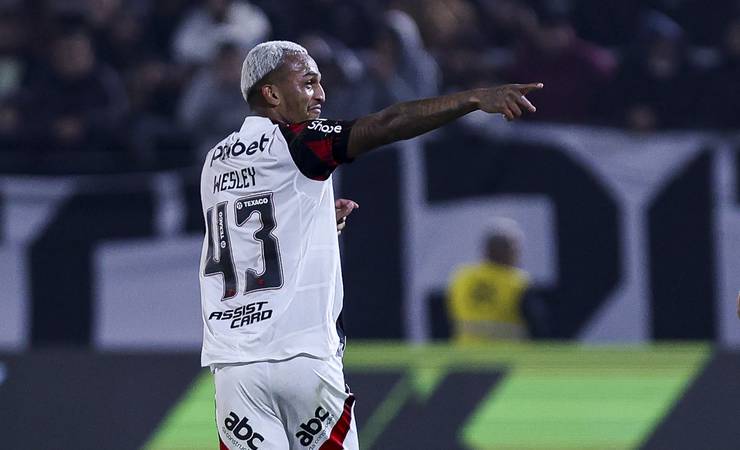 Flamengo se acerta com a Roma, e Wesley se despede de companheiros no Ninho do Urubu