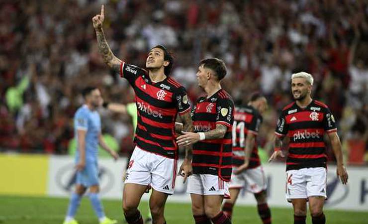 Conmebol denuncia Flamengo por uso de bombas e sinalizadores contra Bolívar no Maracanã