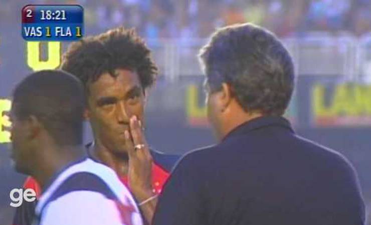 "Espiadinha" faz 20 anos, e Douglas Silva lembra título pelo Flamengo: "Não deixa o Beto jogar"