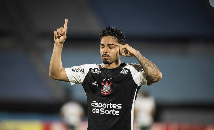 Elenco do Corinthians festeja vitória no Uruguai e mira clássico com o Santos: "Final para nós"