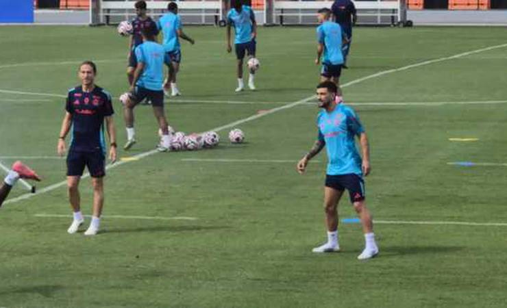 Arrascaeta e Alex Sandro treinam; Plata é reintegrado e deve voltar ao Flamengo contra o Esperánce