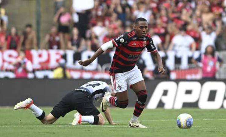 Lorran, do Flamengo, vibra com atuação contra o Corinthians: "Marcado na minha história"