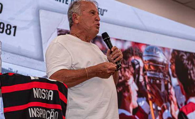 Palestra com base e futebol feminino do Flamengo emociona Zico: "Lembrança da chegada, dos sonhos"