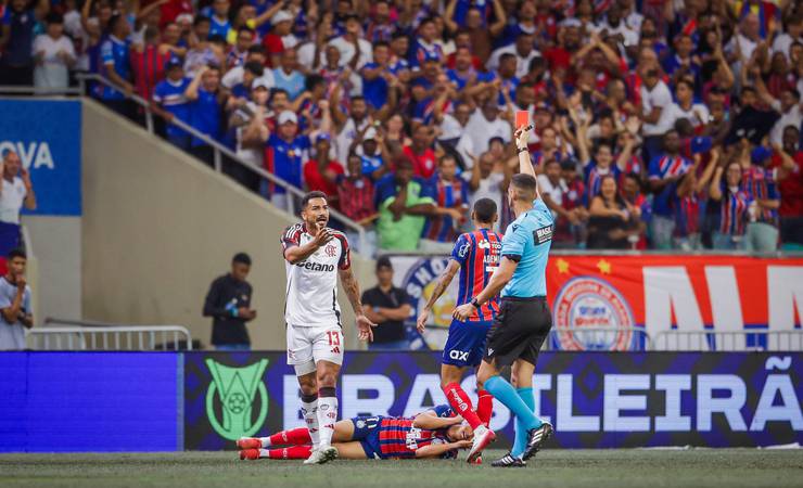 Flamengo enfrenta desafios em Salvador: expulsões elevam total de cartões vermelhos para três no Brasileirão