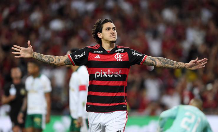 Pedro, do Flamengo, é liberado para iniciar condicionamento físico e deve voltar a jogar em abril