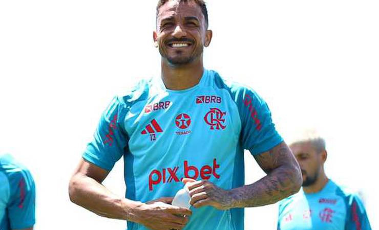 Você Escala: torcida do Flamengo escolhe time titular com Danilo e Juninho