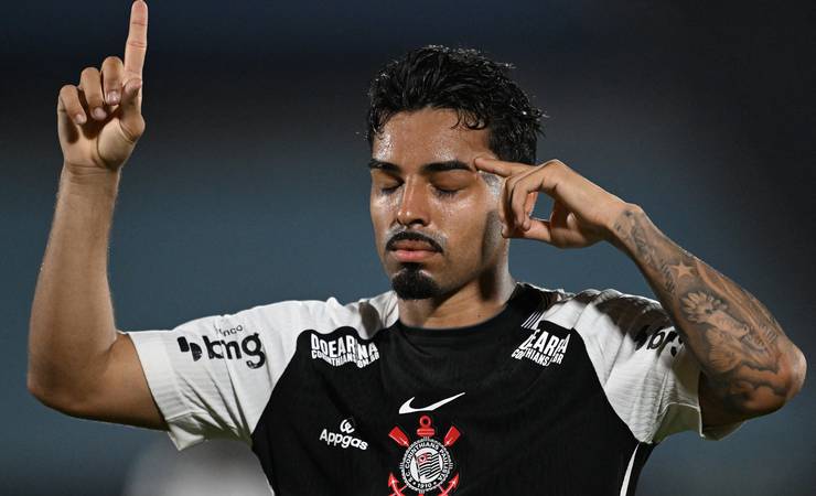 Racing-URU 0 x 1 Corinthians: assista aos melhores momentos