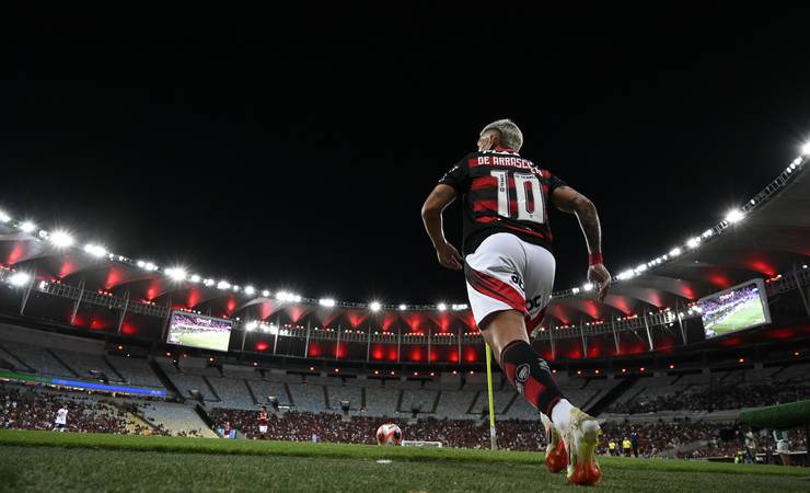 Discreto em 2025, Arrascaeta ganha apoio de Filipe Luís no Flamengo: "Sei o que ele pode render"