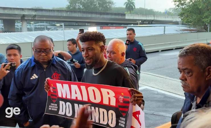Emerson Royal chega ao Rio para assinar com o Flamengo