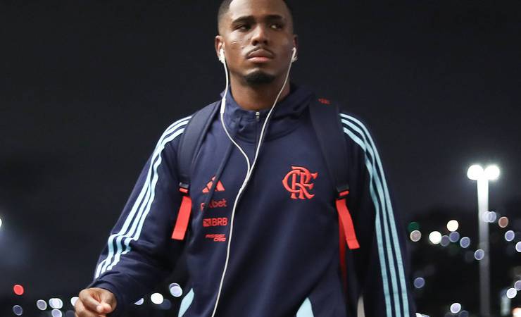 Em meio a desfalques e com concorrente a caminho, Evertton Araújo mira chances no Flamengo