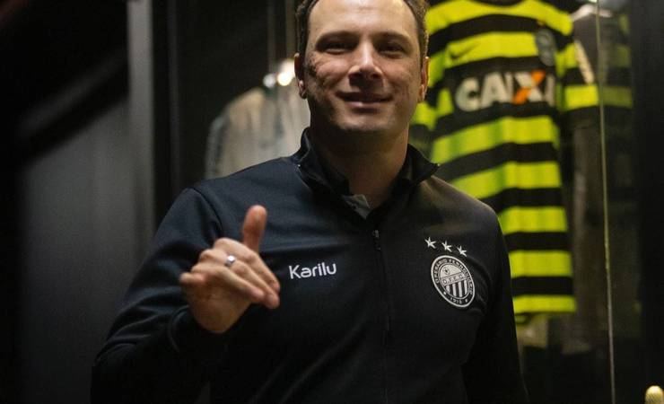 Flamengo encaminha contratação de técnico campeão paranaense para assumir o Sub-20